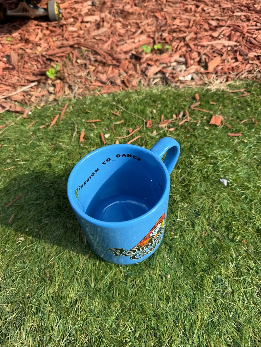 RAINFOREST CAFE Blue Mug with Parrot Graphic